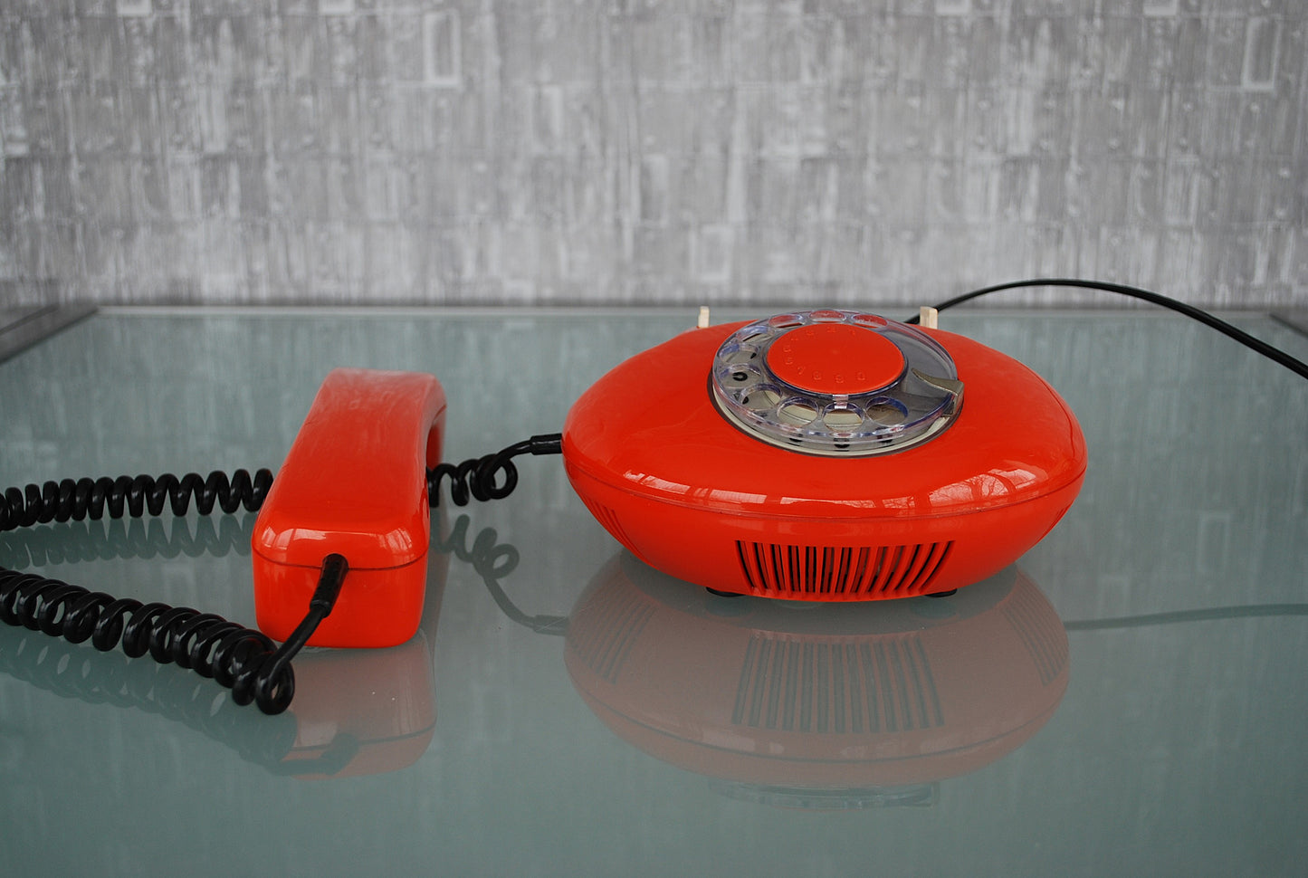 Preorder Space age telefoon Atomic