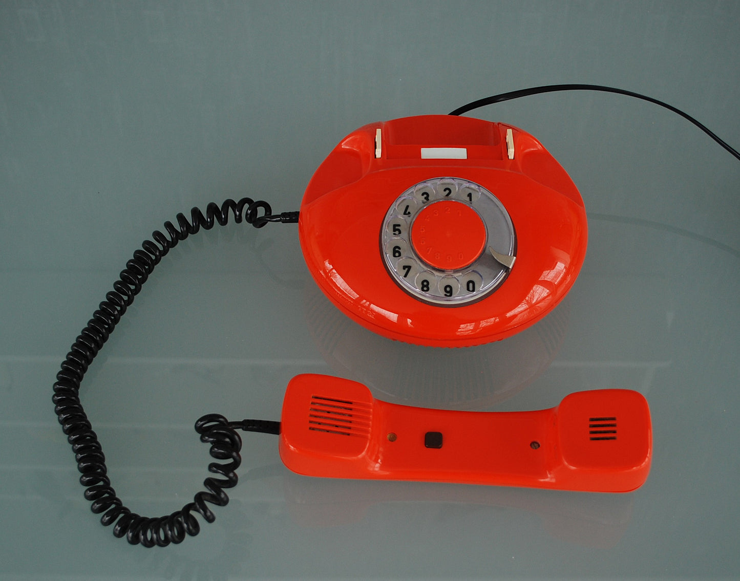 Preorder Space age telefoon Atomic