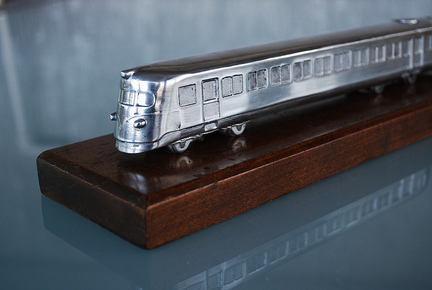 Aluminium Trein Tram Hoogglans Gepolijst
