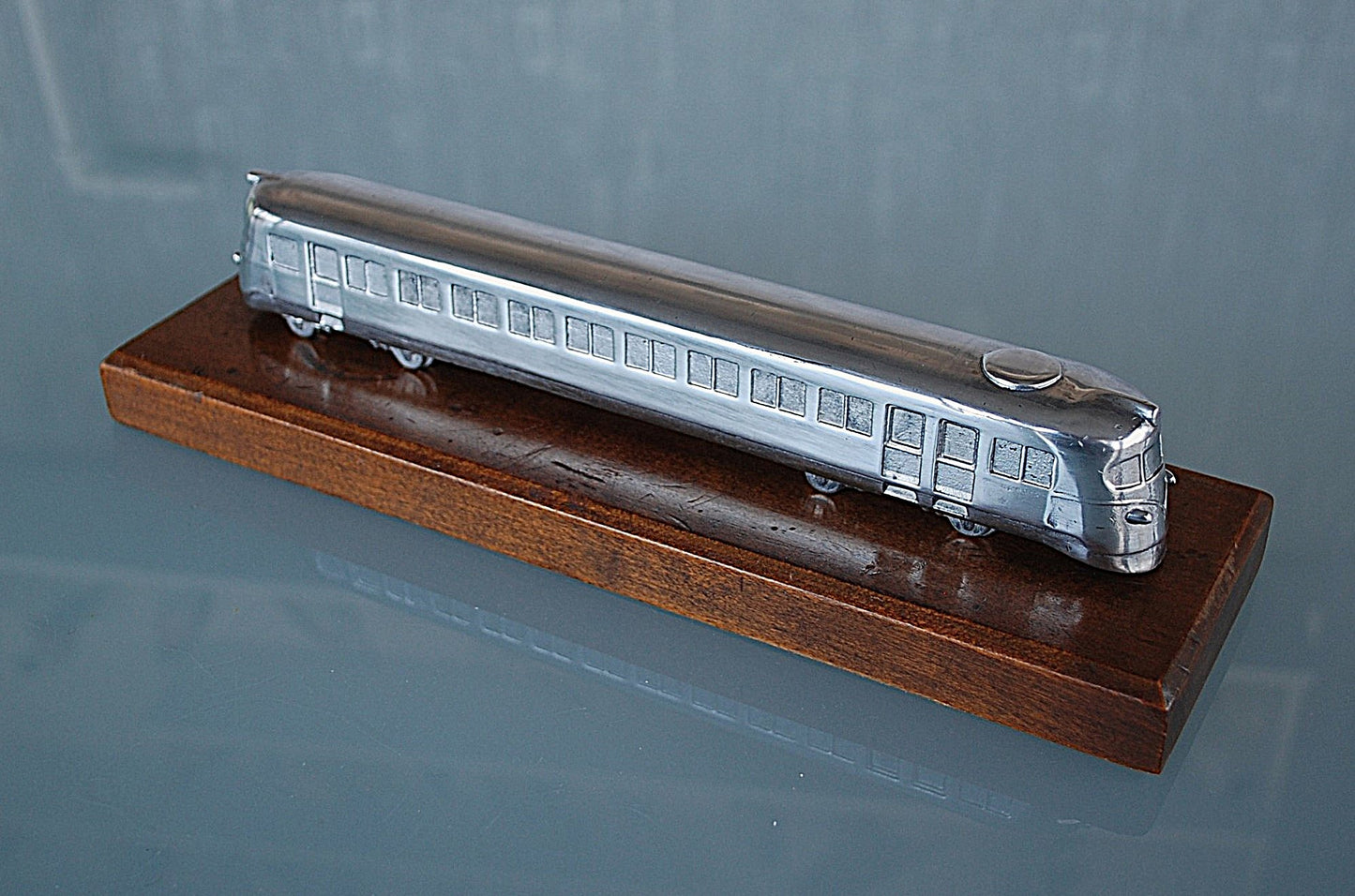 Aluminium Trein Tram Hoogglans Gepolijst