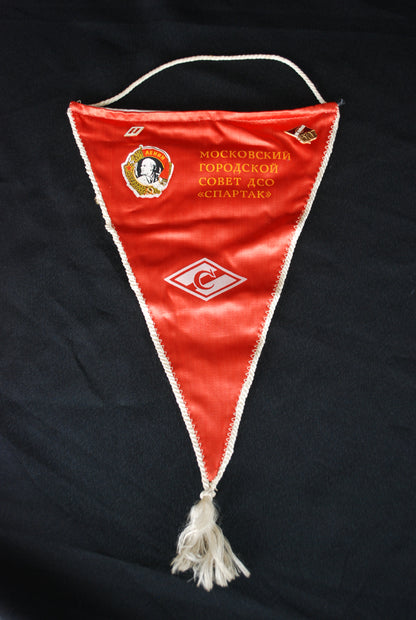 Moscow Sport Flag including 2 pins.
