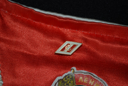 Moscow Sport Flag including 2 pins.
