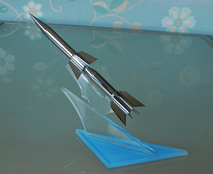 Raket op plexiglas sokkel SA-75 Dvina  NATO: SA-2 Guideline