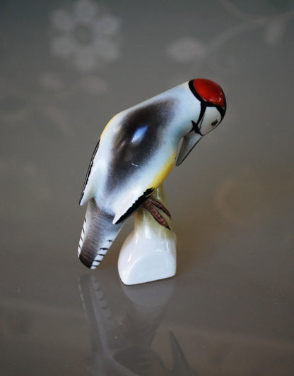 Stilistische vogel Bonte specht. Oud porselein