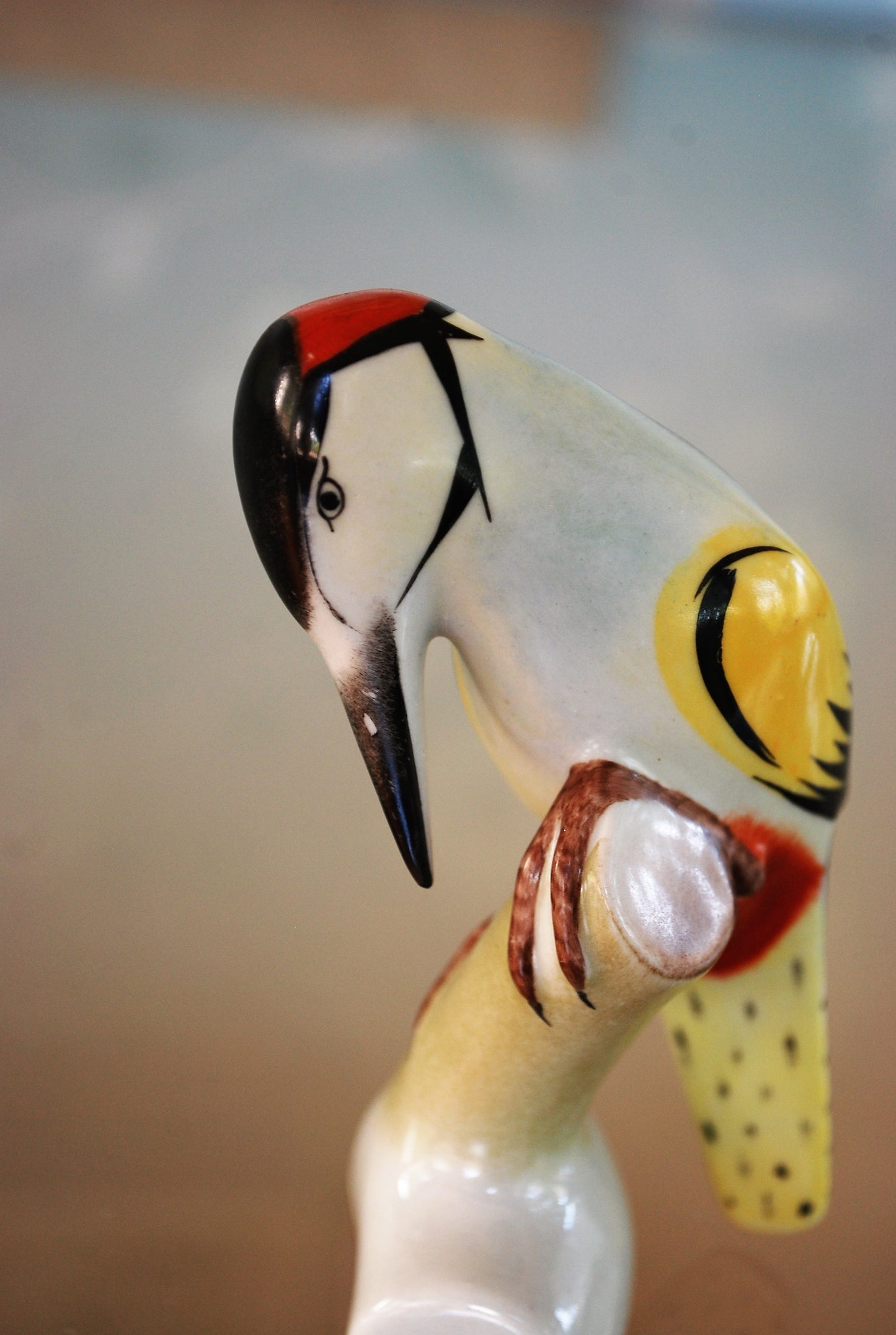 Stilistische vogel Bonte specht. Oud porselein