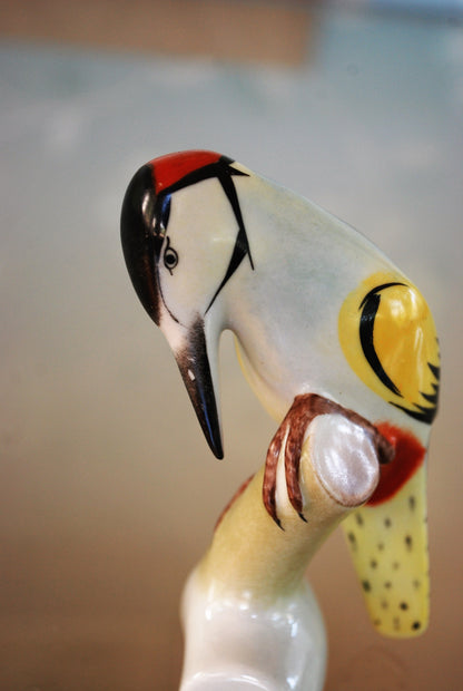 Stilistische vogel Bonte specht. Oud porselein