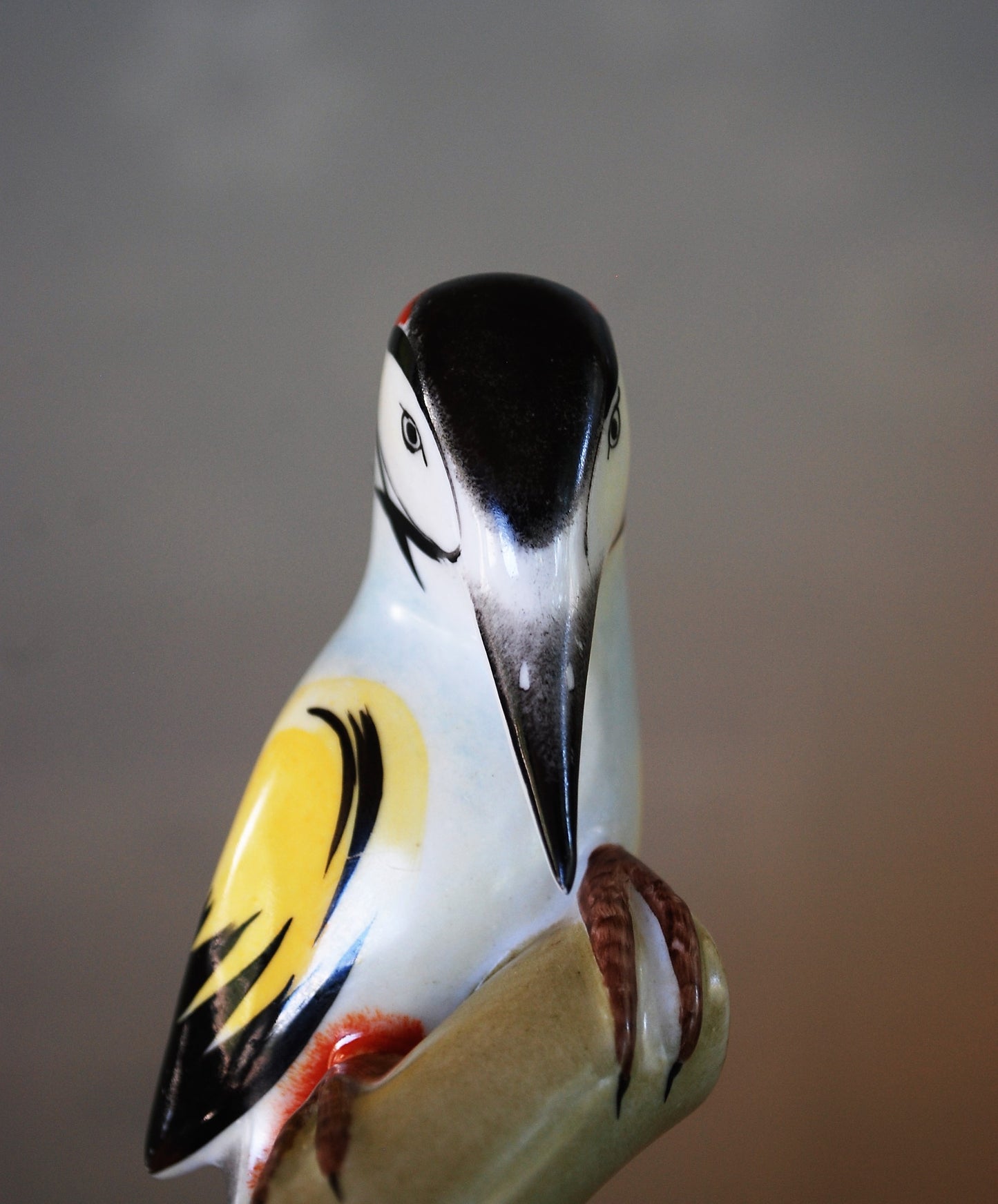Stilistische vogel Bonte specht. Oud porselein