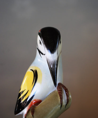 Stilistische vogel Bonte specht. Oud porselein