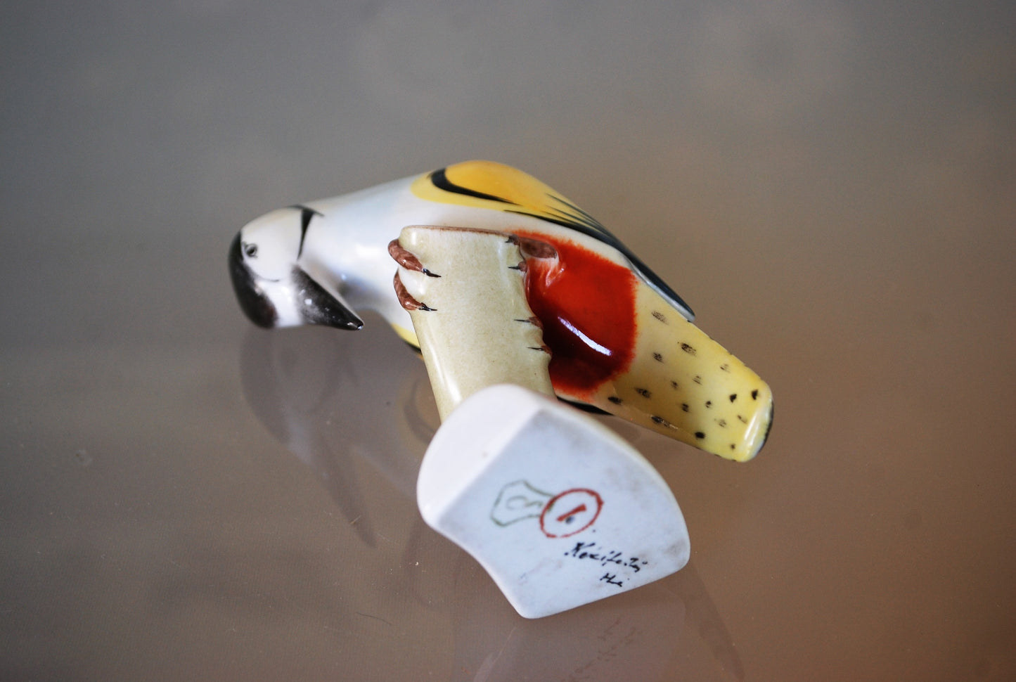 Stilistische vogel Bonte specht. Oud porselein