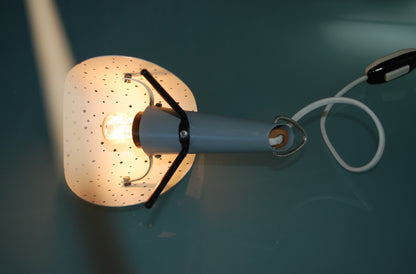 Bureau lamp van Ernest Igl  " The Little Dog " Grijs/Wit
