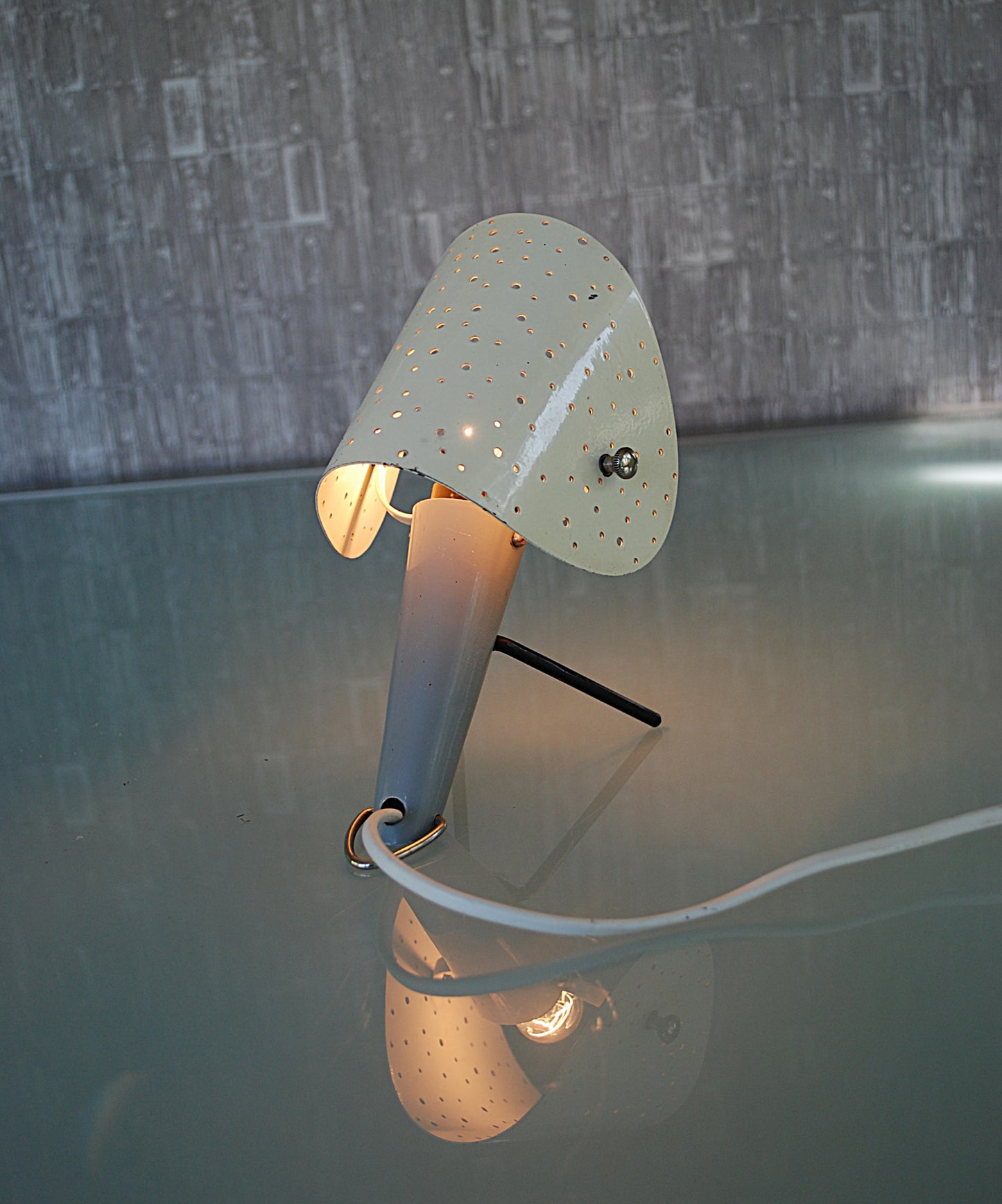 Bureau lamp van Ernest Igl  " The Little Dog " Grijs/Wit