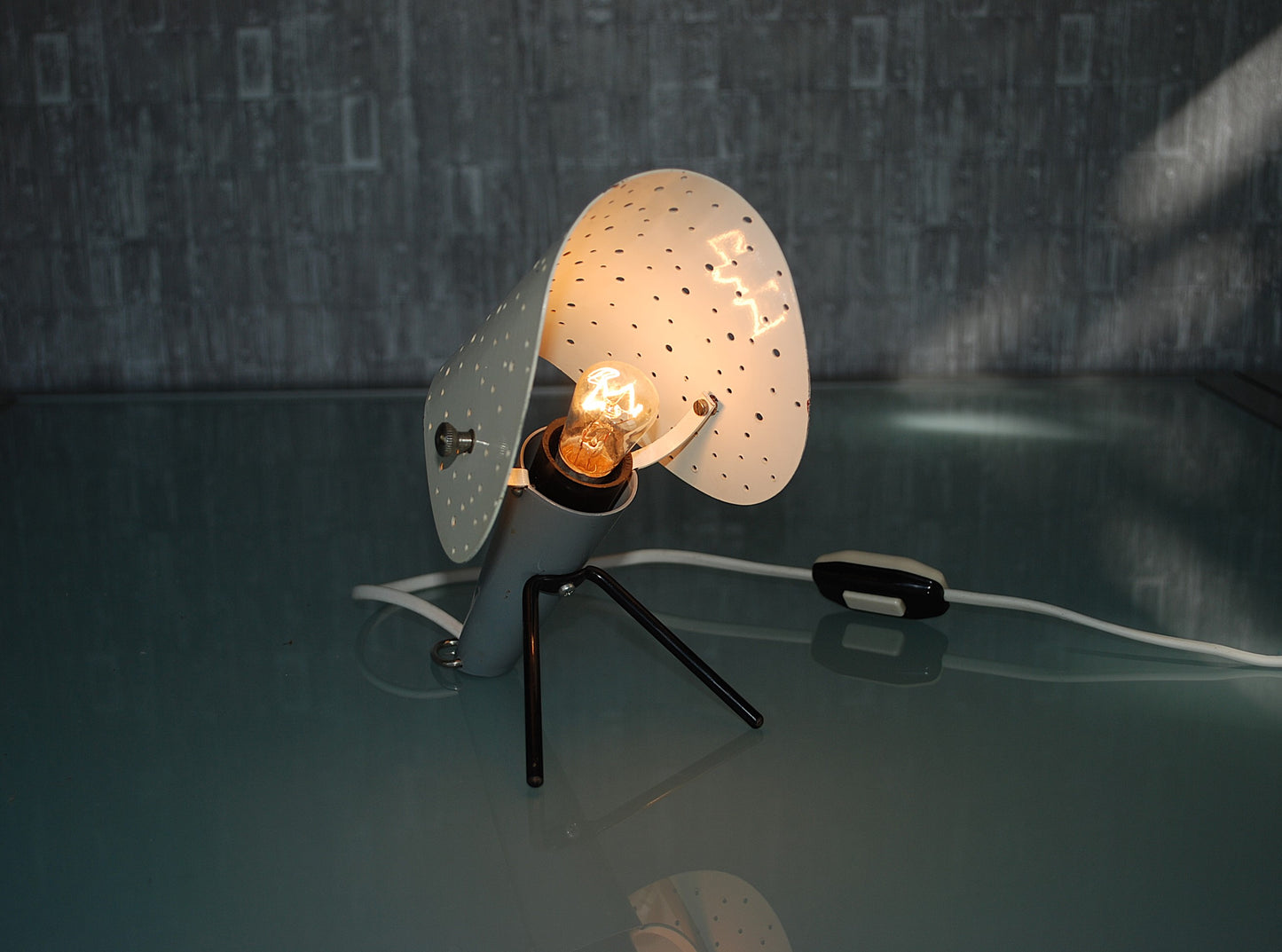 Bureau lamp van Ernest Igl  " The Little Dog " Grijs/Wit