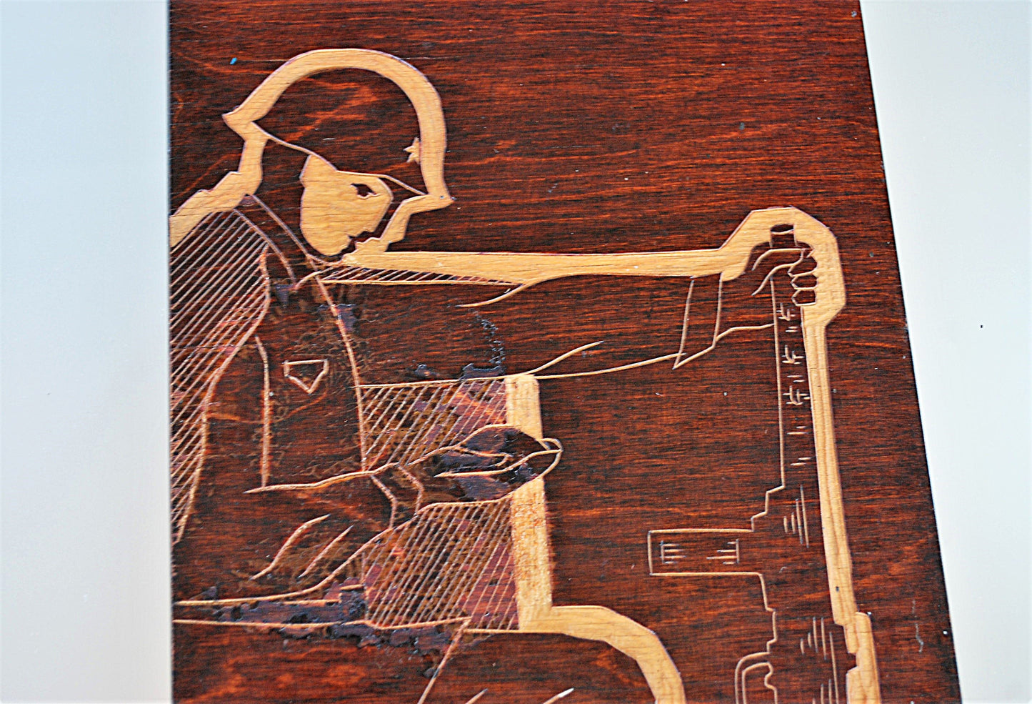 Soldaat knielt voor Kameraden Wandbord CCCP