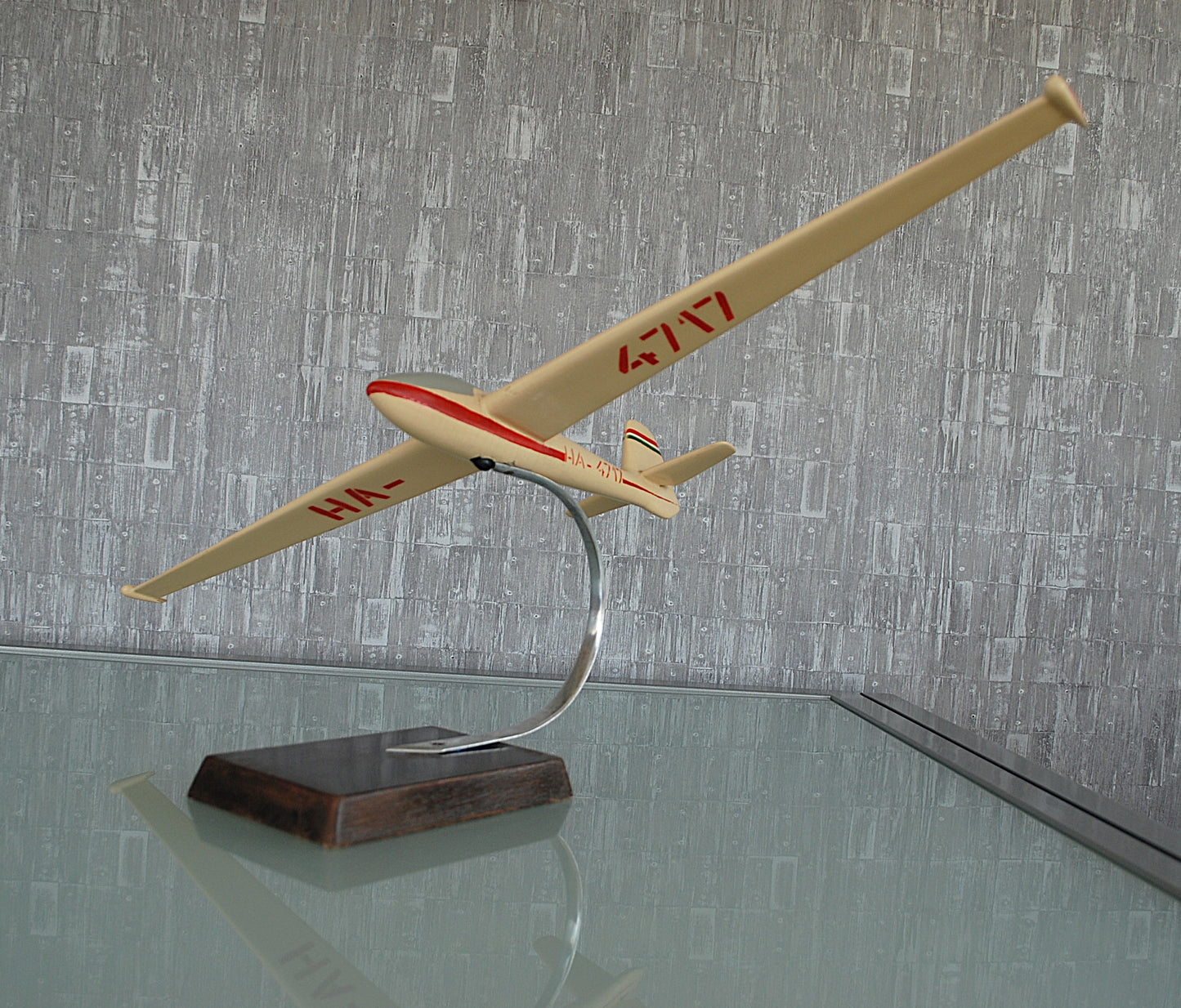 Mega groot Zweef Vliegtuig Rubik R 22 Super Futár Productie van 1943 - 1958