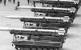 Militair opberg kist Tank met 2k6 Luna Nucliaire Raket navo = frog 3   S-125A "Pion"