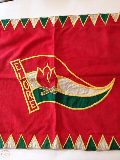 Vlag van koper " Elöre " uit verenigingsgebouw