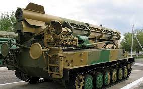 Militair opberg kist Tank met 2k6 Luna Nucliaire Raket navo = frog 3   S-125A "Pion"