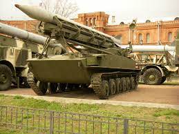 Militair opberg kist Tank met 2k6 Luna Nucliaire Raket navo = frog 3   S-125A "Pion"