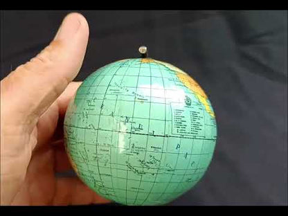 Politiek Globe 1966 Wereldbol op zwart bakeliet voetstuk *