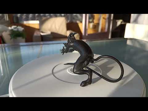 Duivel trekt lange neus Kasli ijzeren sculptuur CCCP.