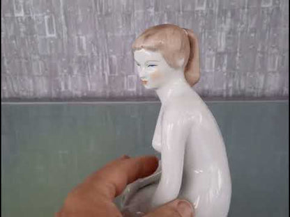 Naakte Vrouw zittend met groene doek 1960's