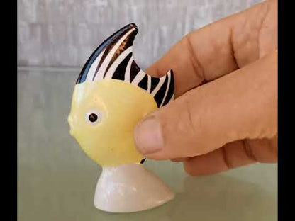 Vis zwart wit geel van Kunstenaar Veress Miklós.