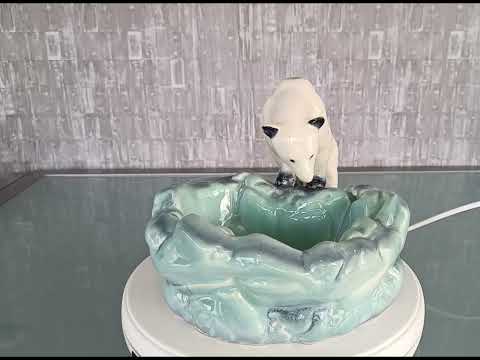 Pre order Art Deco Ditmar Urbach ijsbeerschaal, Tsjechoslowaaks keramisch beeld uit de jaren 30