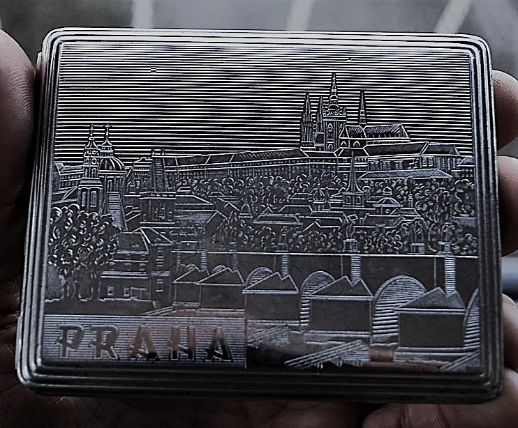 Vintage Sigaretten doos van Praag