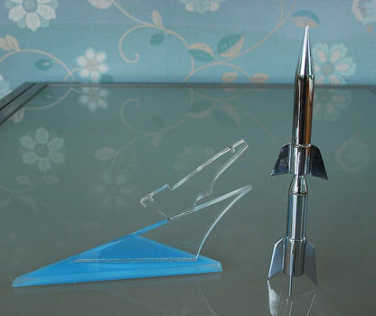 Raket op plexiglas sokkel SA-75 Dvina  NATO: SA-2 Guideline