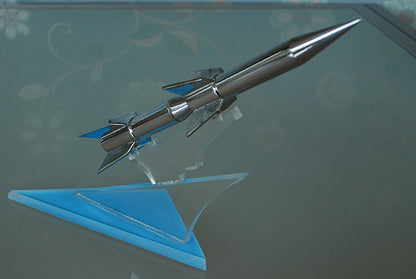 Raket op plexiglas sokkel SA-75 Dvina  NATO: SA-2 Guideline