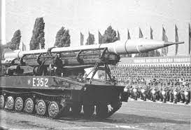 Militair opberg kist Tank met 2k6 Luna Nucliaire Raket navo = frog 3   S-125A "Pion"